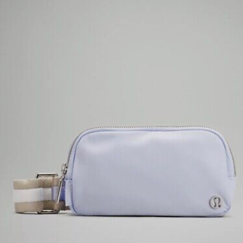NEW Lululemon Everywhere Crossbody Bag